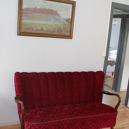 Midhop Guesthouse Thingeyrar Eksteriør bilde