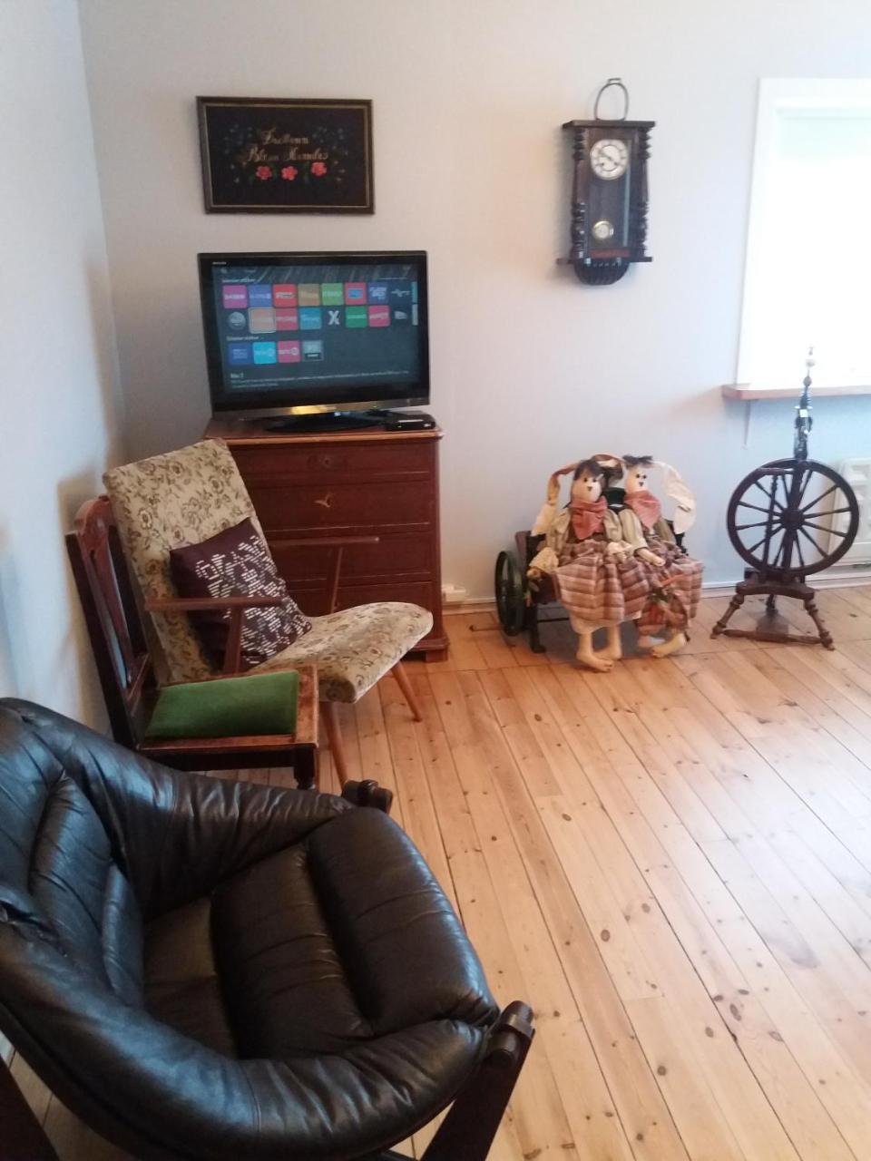 Midhop Guesthouse Thingeyrar Eksteriør bilde